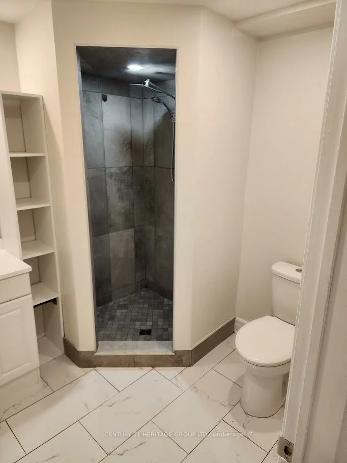 490, Cody, Central Newmarket, Newmarket
