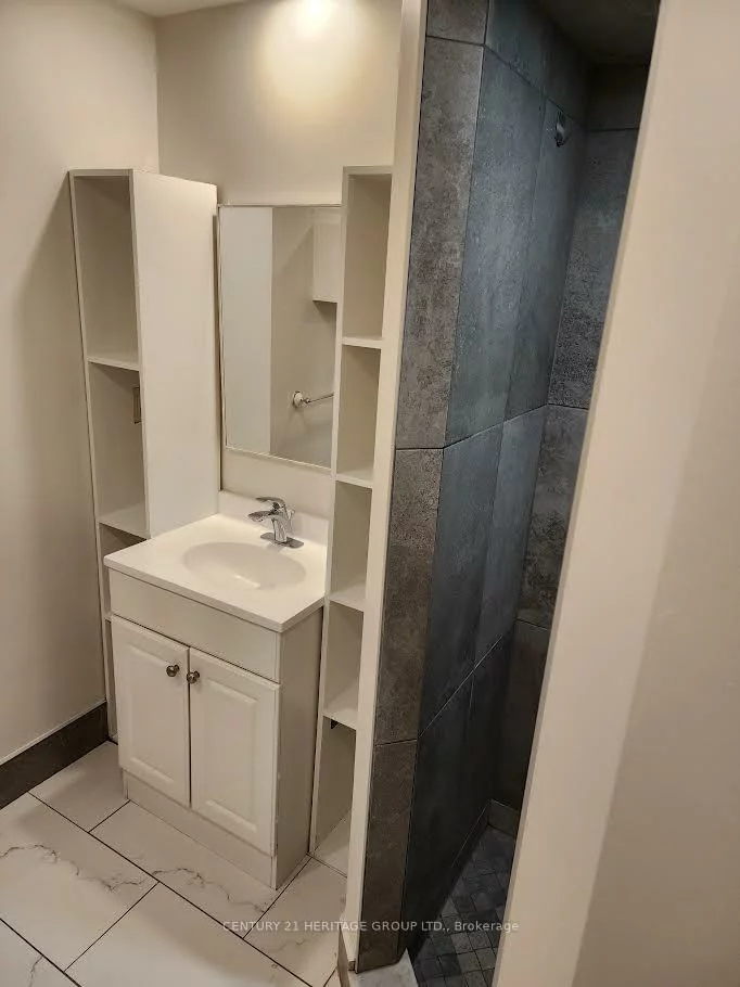 490, Cody, Central Newmarket, Newmarket