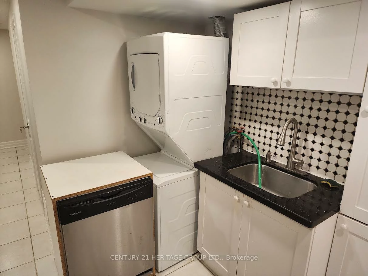 490, Cody, Central Newmarket, Newmarket