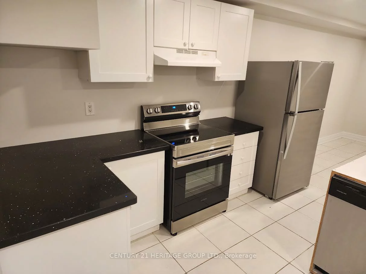 490, Cody, Central Newmarket, Newmarket