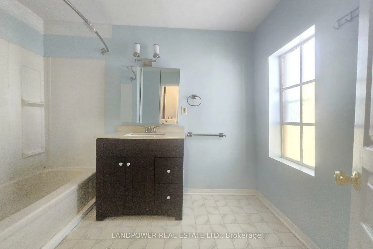 451, Ontario, Central Newmarket, Newmarket