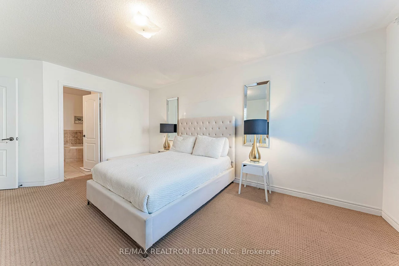 388, Kwapis, Woodland Hill, Newmarket