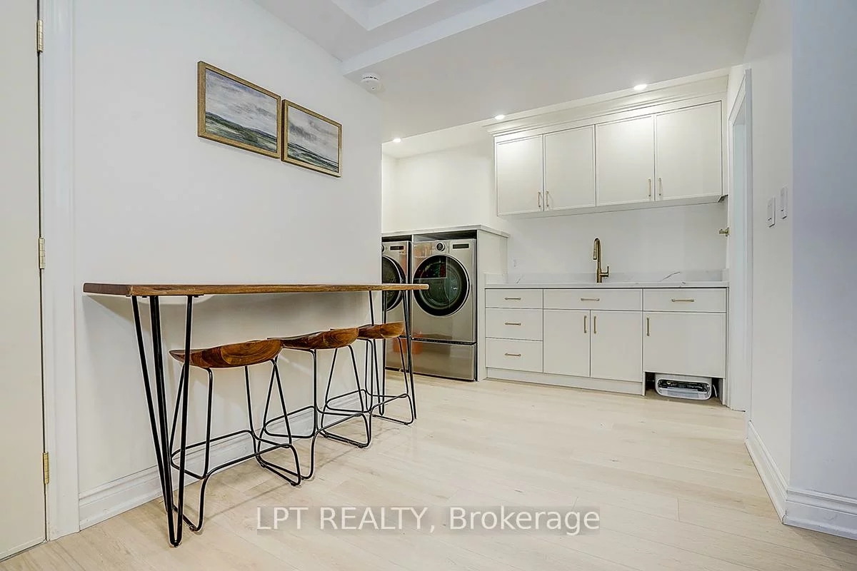 585, Holgate, Stonehaven-Wyndham, Newmarket
