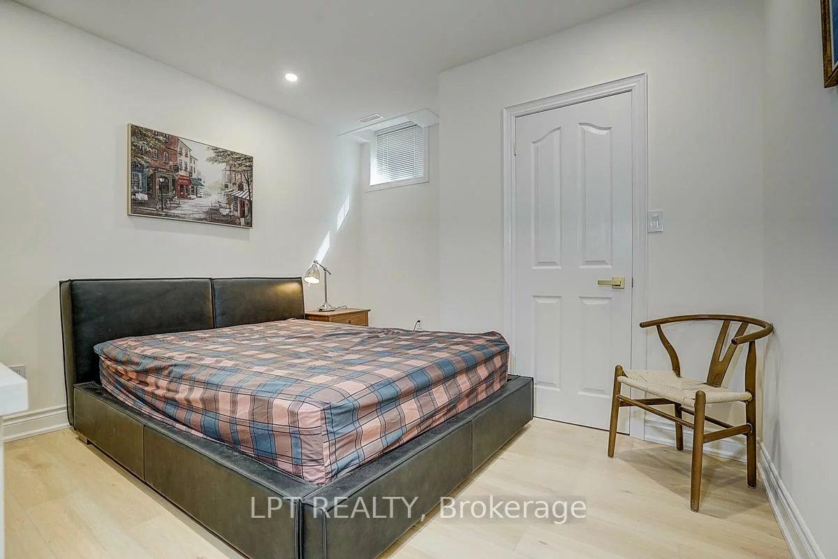 585, Holgate, Stonehaven-Wyndham, Newmarket