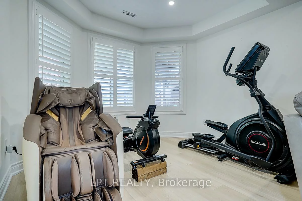 585, Holgate, Stonehaven-Wyndham, Newmarket