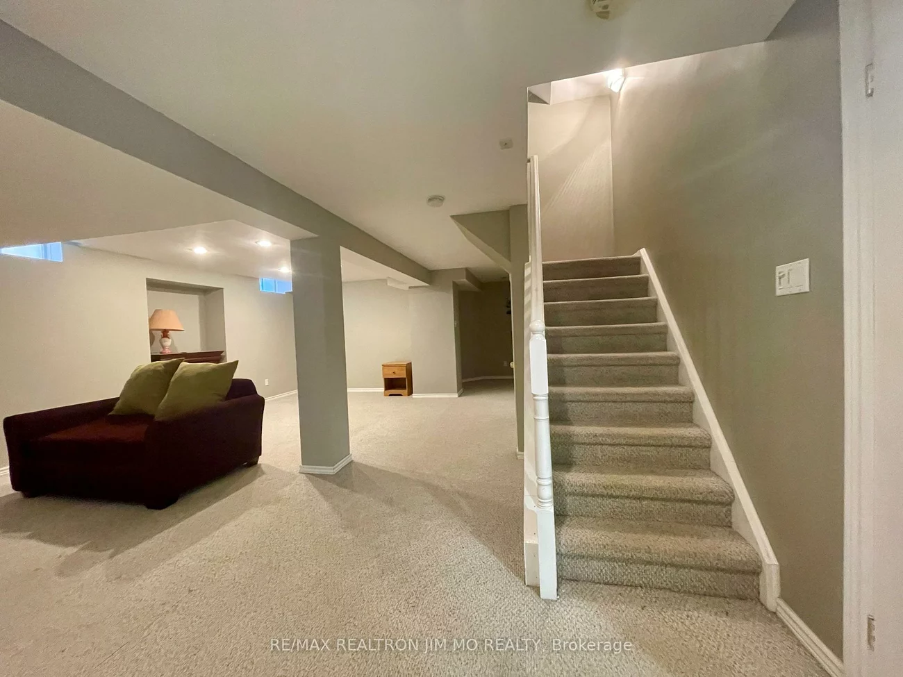 824, College Manor, Gorham-College Manor, Newmarket
