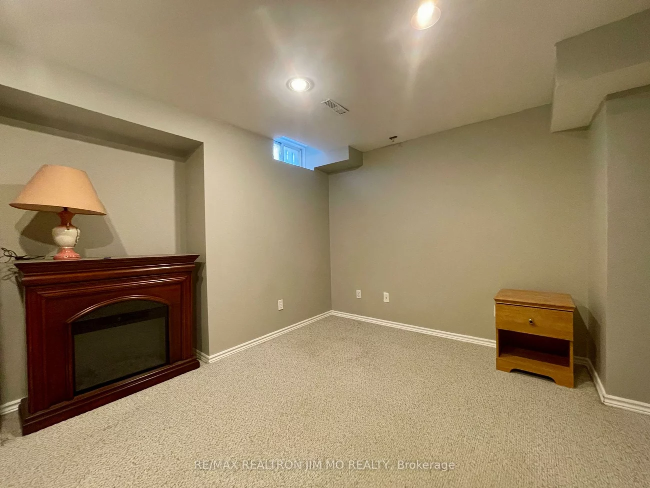 824, College Manor, Gorham-College Manor, Newmarket