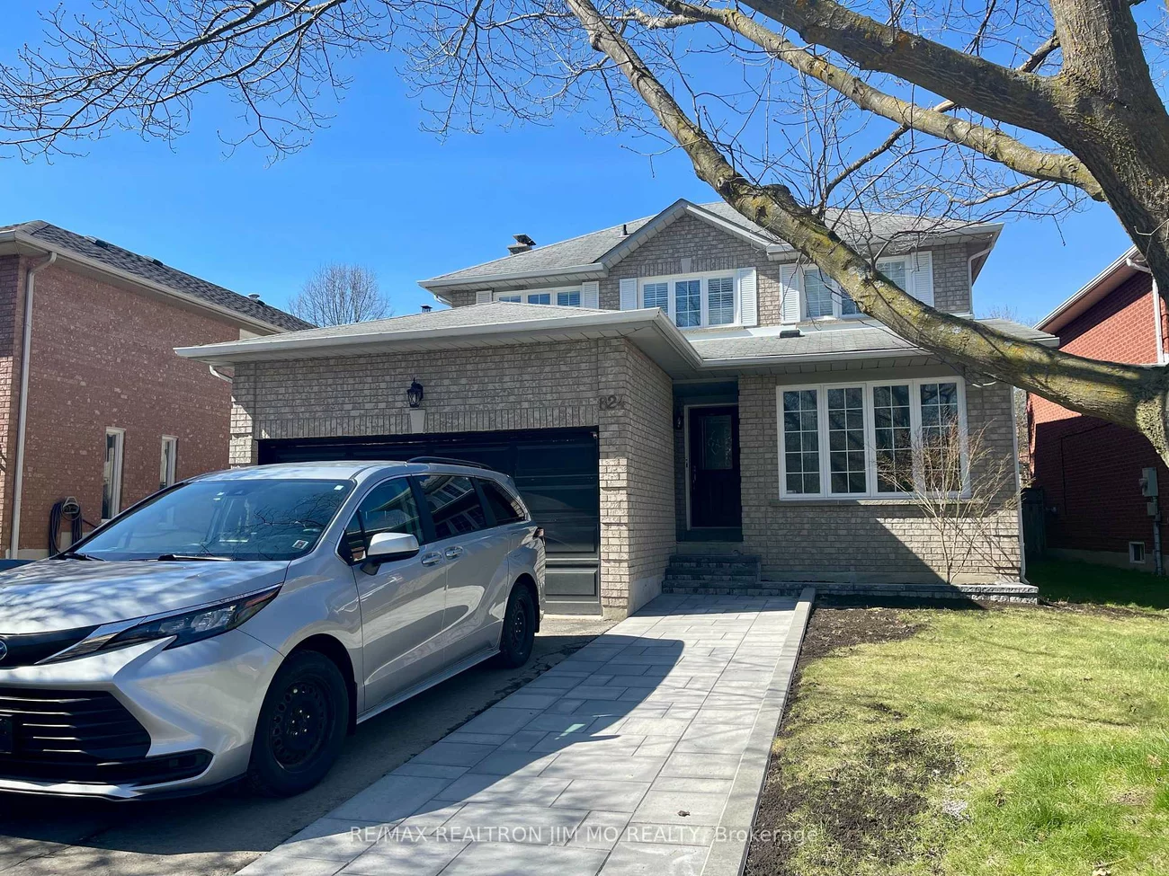 824, College Manor, Gorham-College Manor, Newmarket