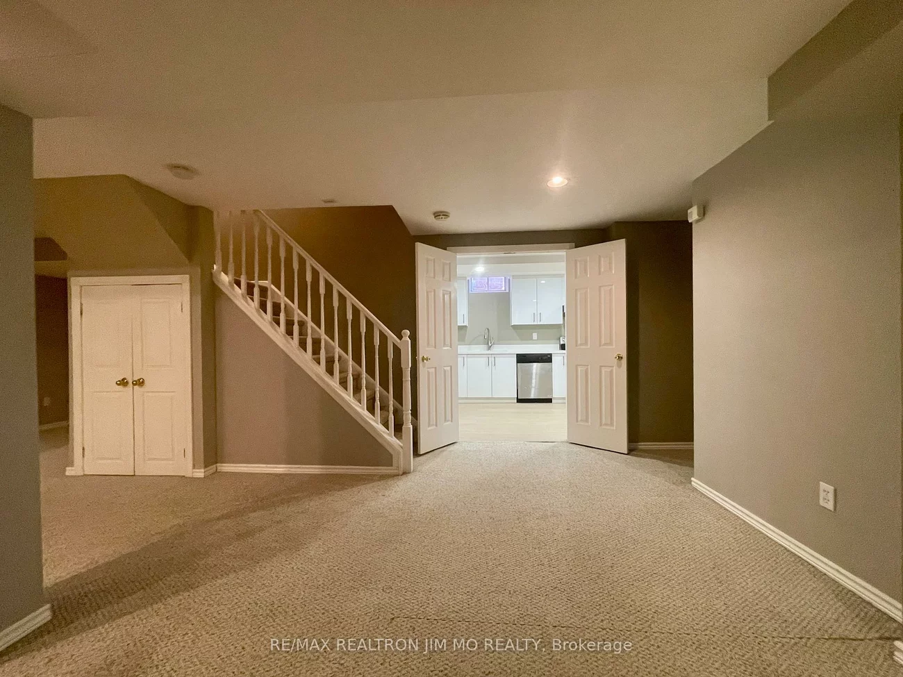 824, College Manor, Gorham-College Manor, Newmarket