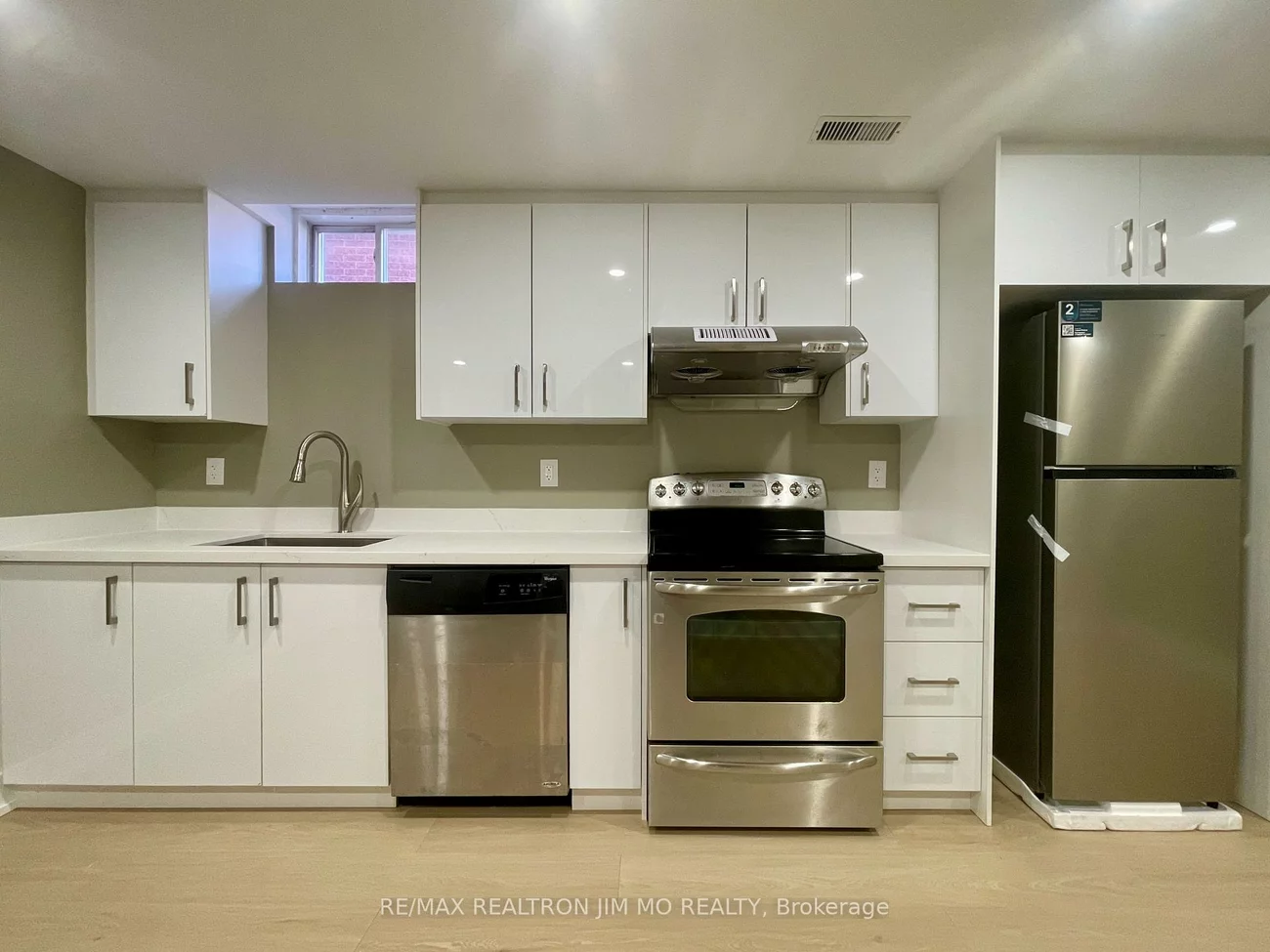 824, College Manor, Gorham-College Manor, Newmarket