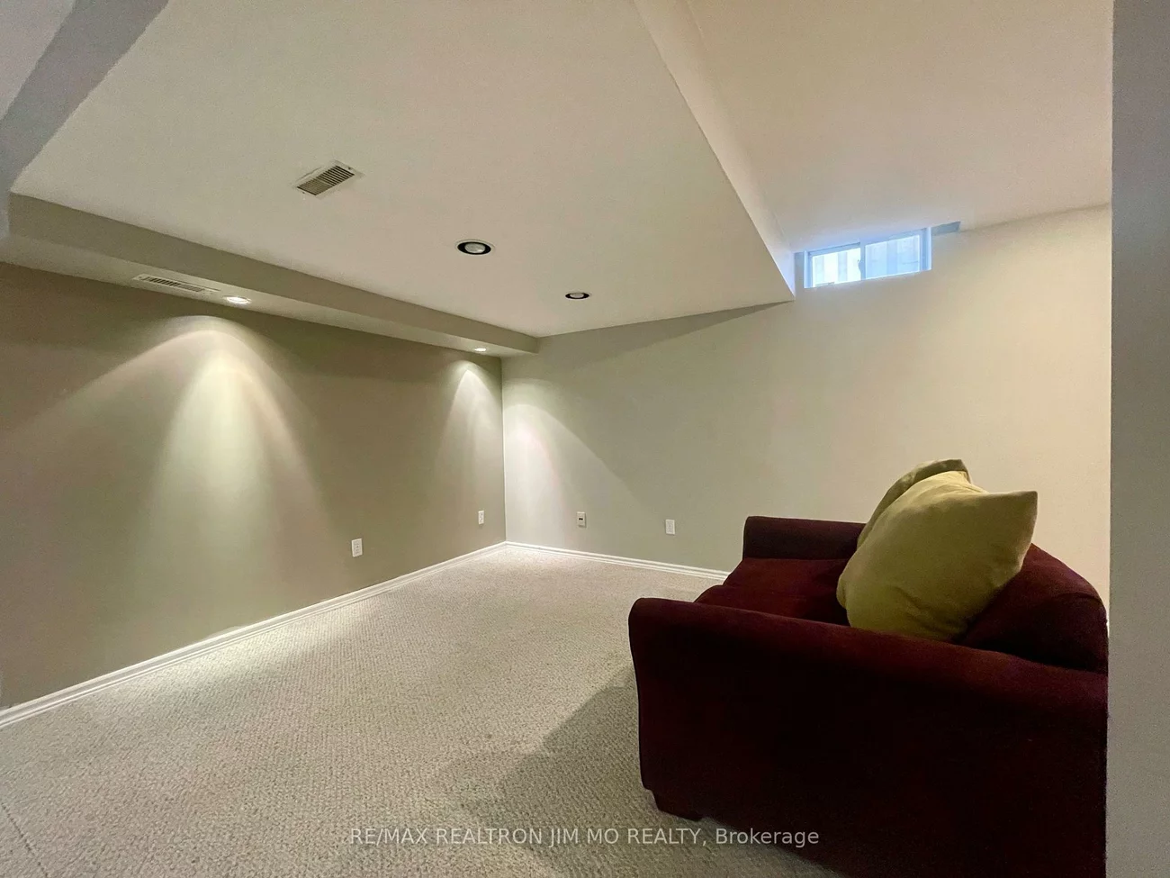 824, College Manor, Gorham-College Manor, Newmarket
