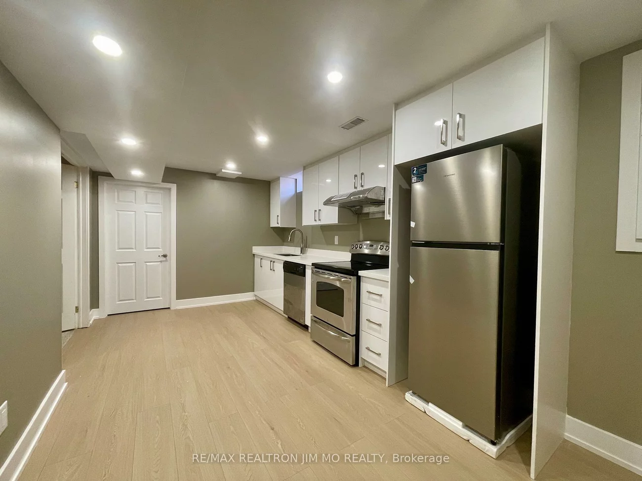 824, College Manor, Gorham-College Manor, Newmarket