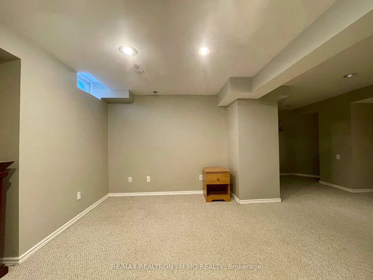 824, College Manor, Gorham-College Manor, Newmarket