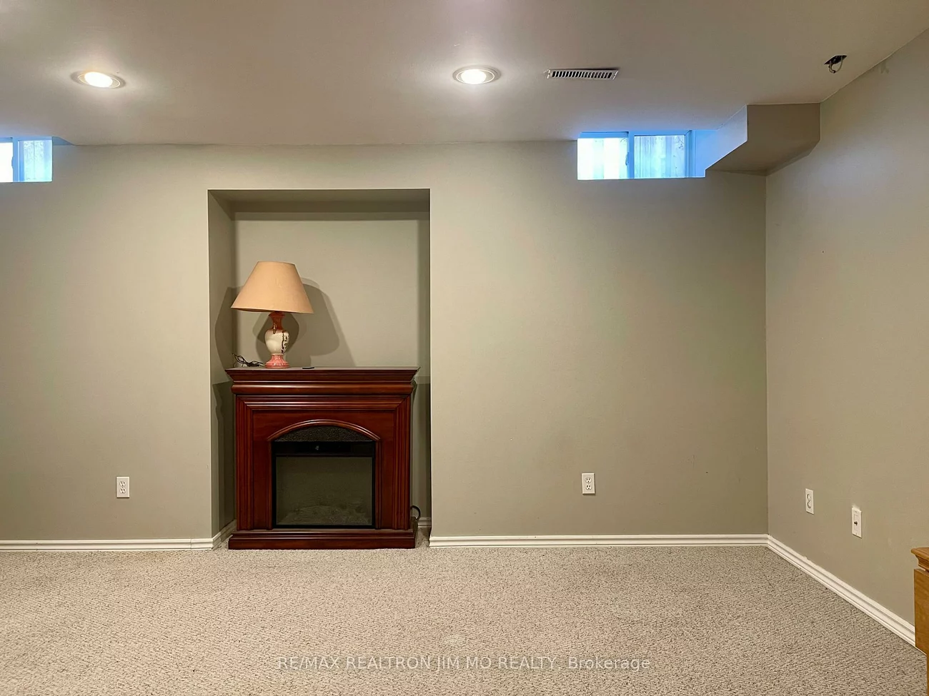 824, College Manor, Gorham-College Manor, Newmarket