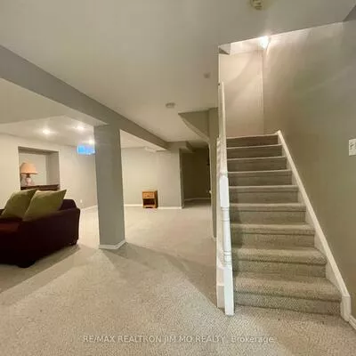 824, College Manor, Gorham-College Manor, Newmarket