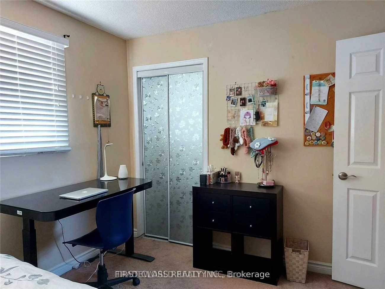 880, Leslie Valley, Huron Heights-Leslie Valley, Newmarket
