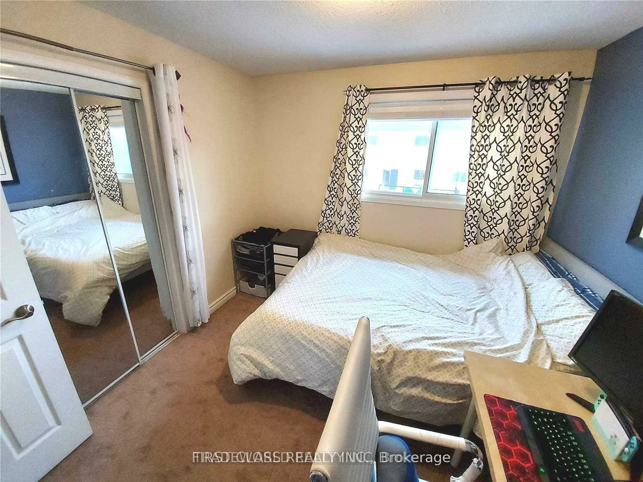 880, Leslie Valley, Huron Heights-Leslie Valley, Newmarket