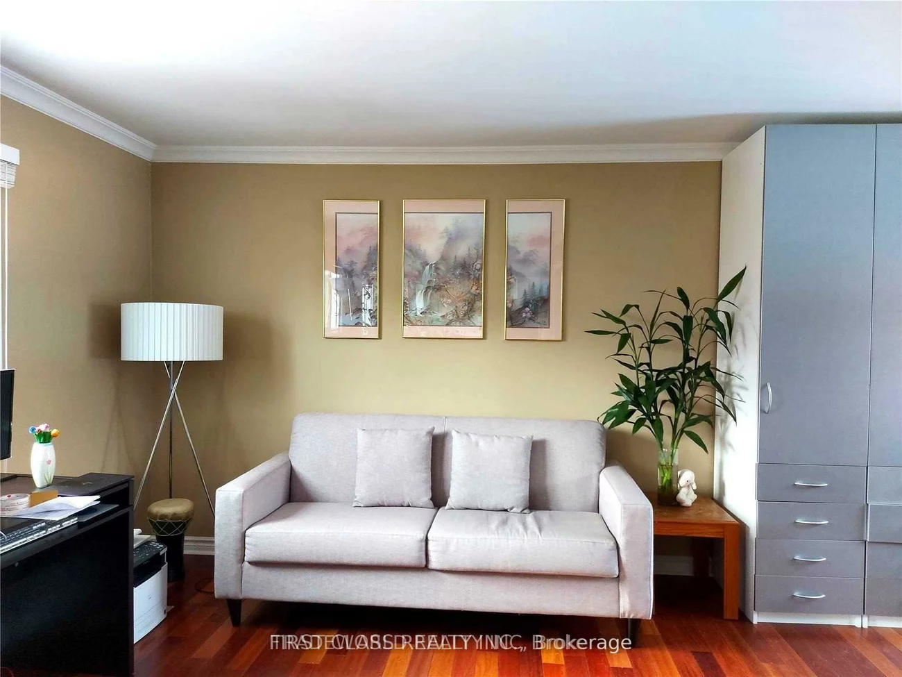 880, Leslie Valley, Huron Heights-Leslie Valley, Newmarket