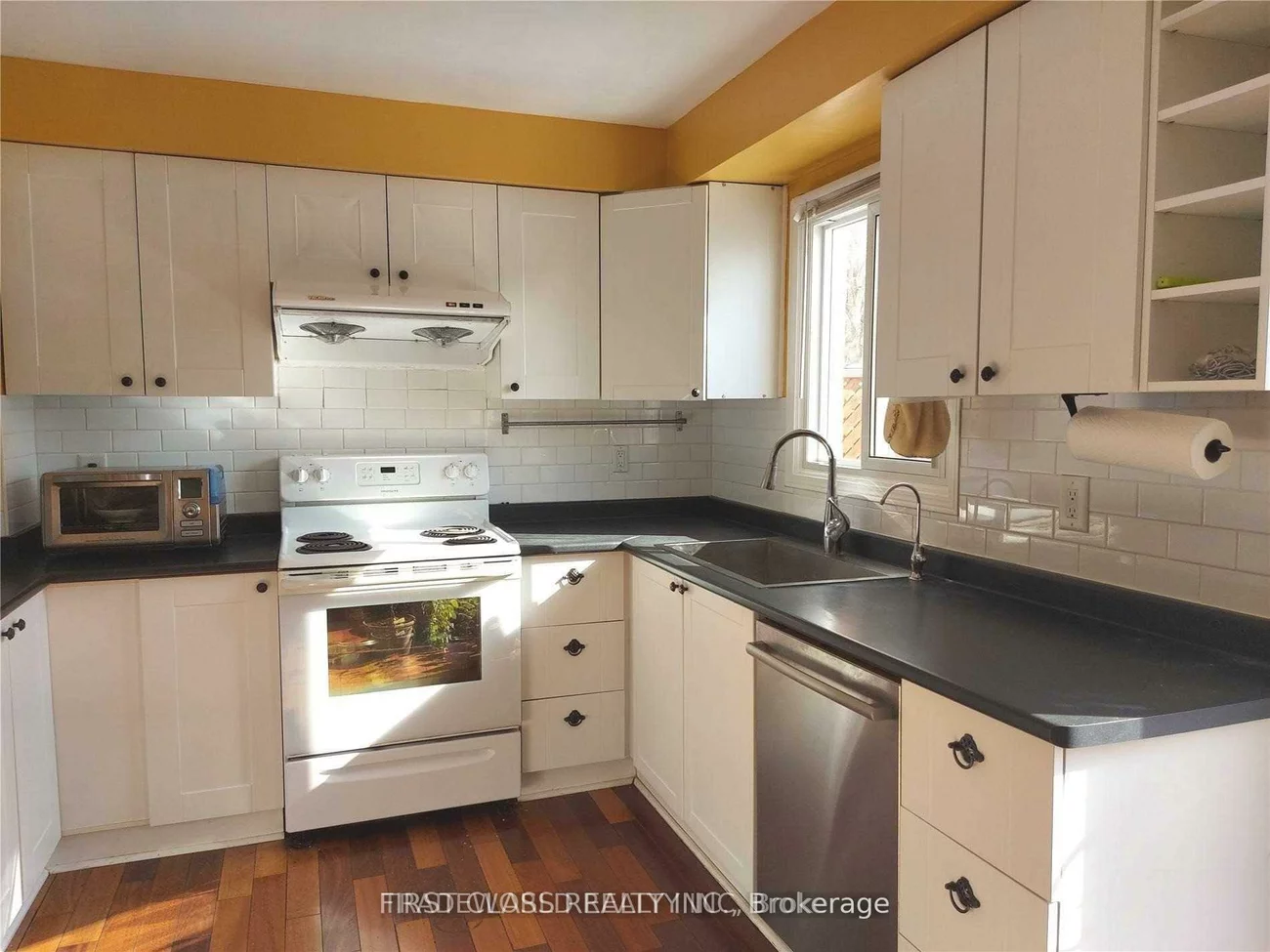 880, Leslie Valley, Huron Heights-Leslie Valley, Newmarket