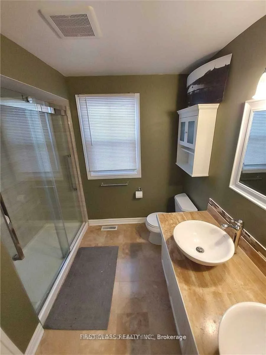 880, Leslie Valley, Huron Heights-Leslie Valley, Newmarket