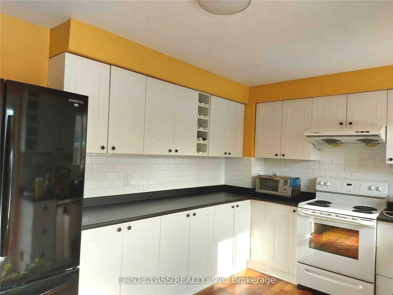 880, Leslie Valley, Huron Heights-Leslie Valley, Newmarket