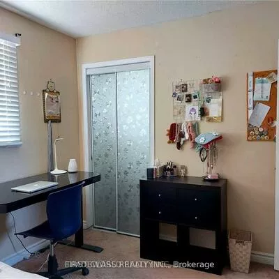 880, Leslie Valley, Huron Heights-Leslie Valley, Newmarket