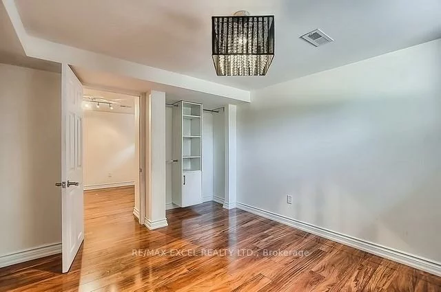 43, Boothbay, Central Newmarket, Newmarket
