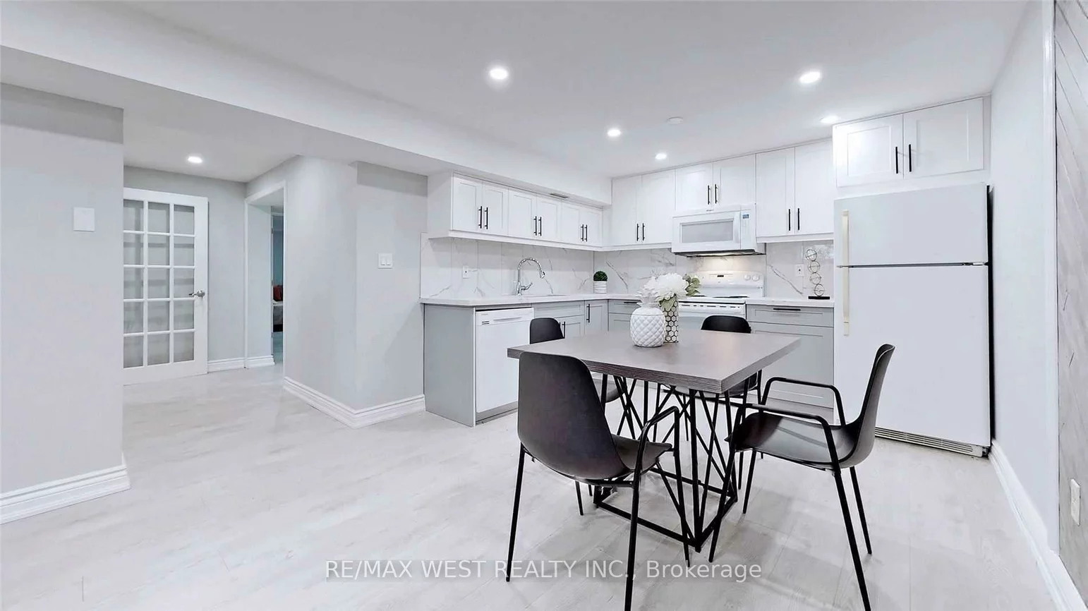 360, Dixon, Central Newmarket, Newmarket
