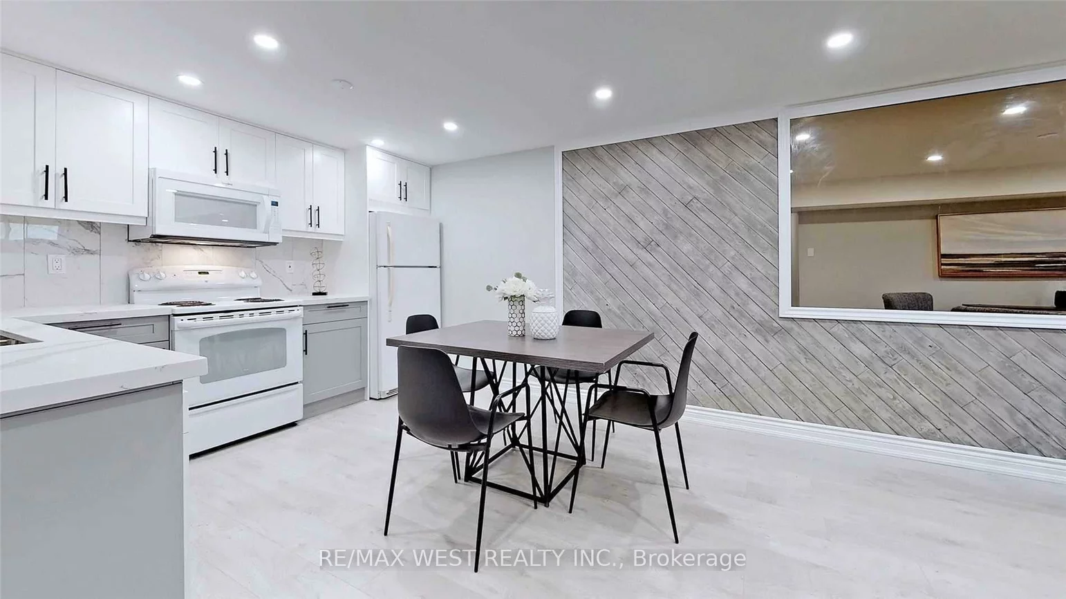360, Dixon, Central Newmarket, Newmarket