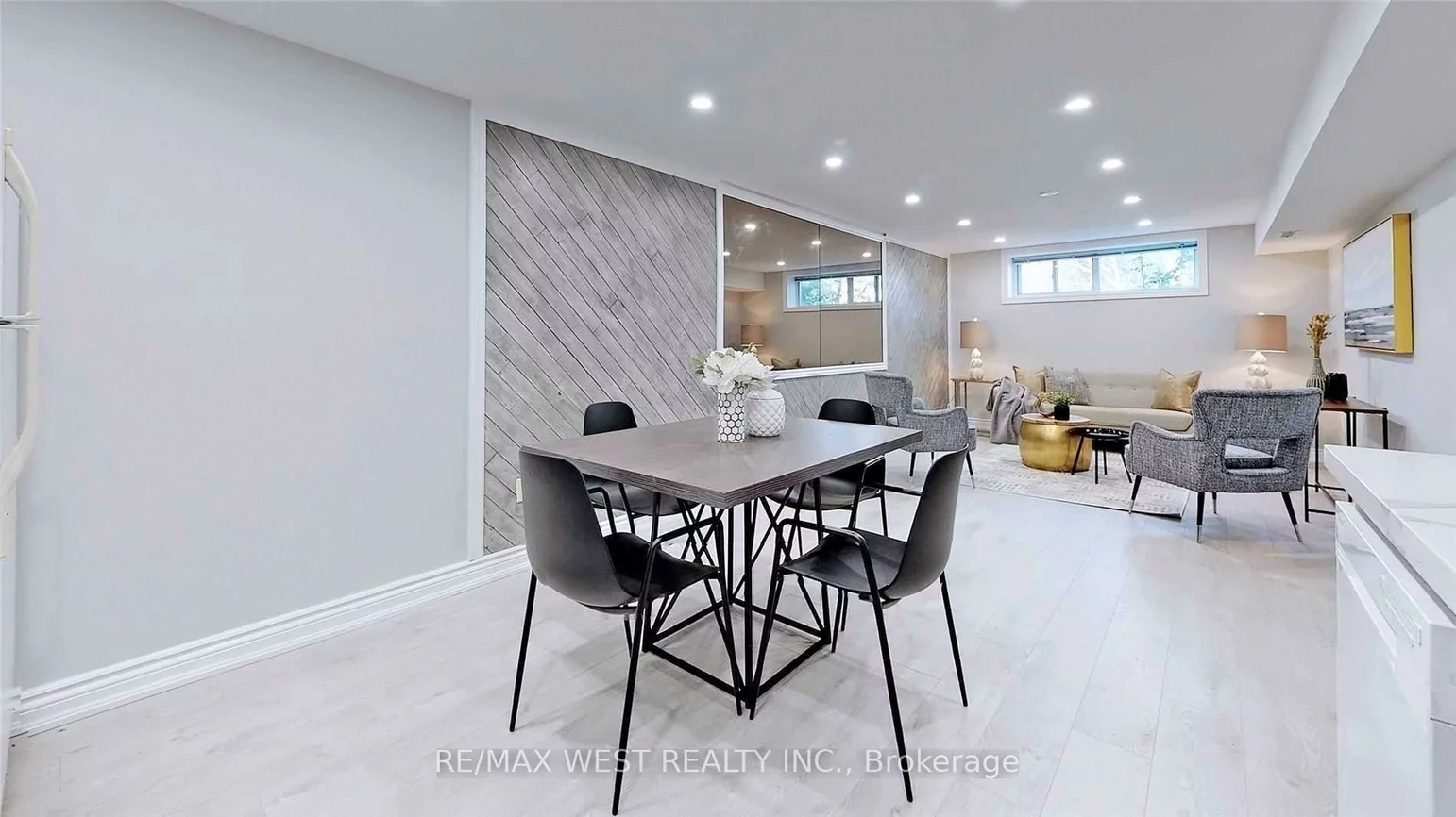 360, Dixon, Central Newmarket, Newmarket