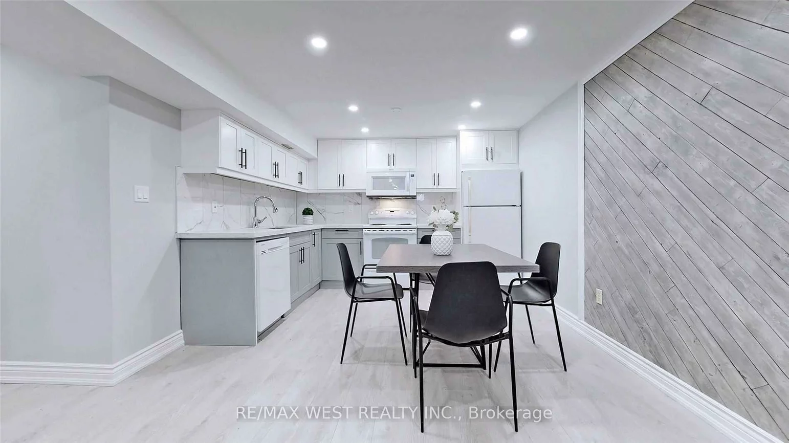 360, Dixon, Central Newmarket, Newmarket