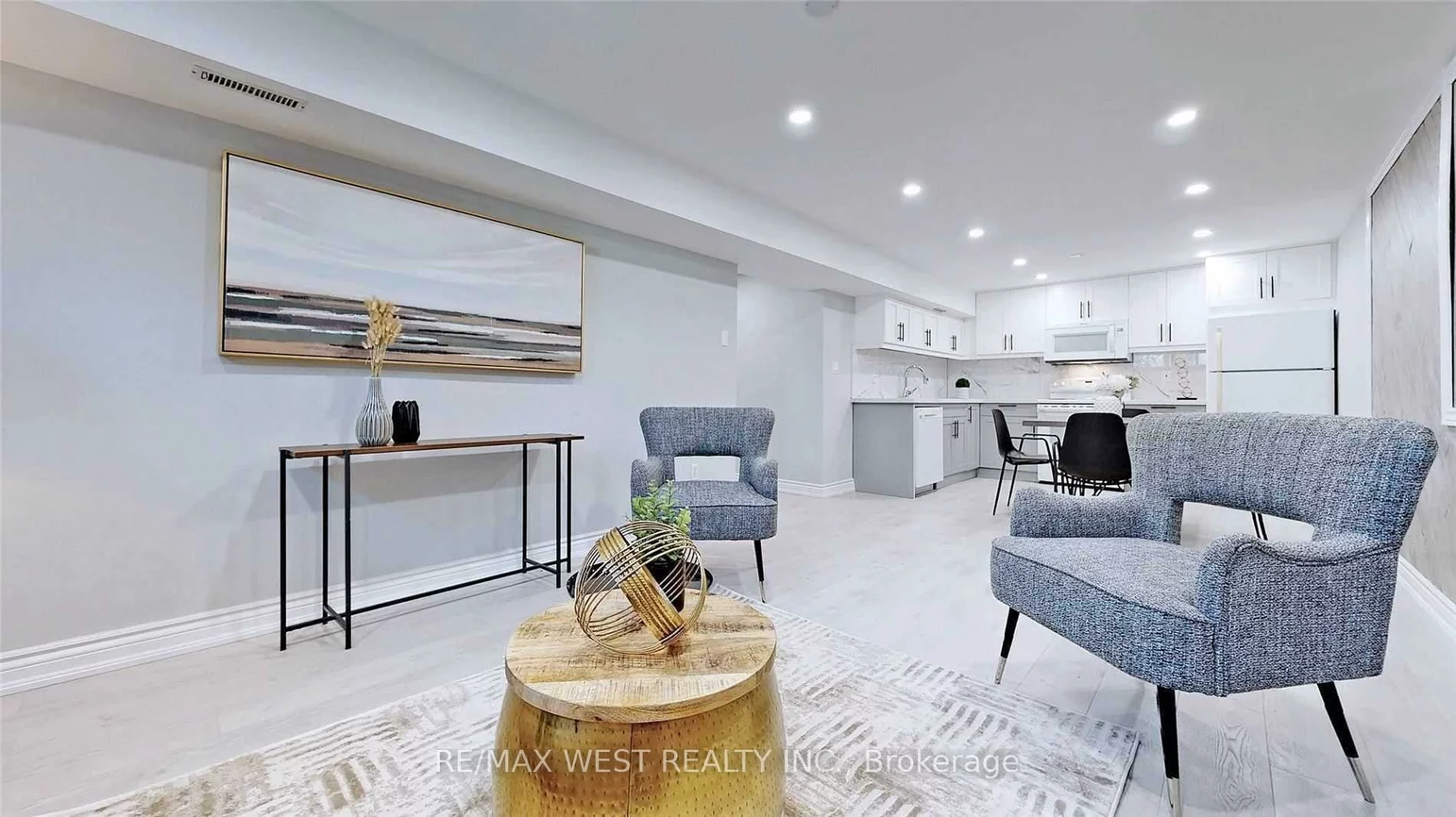 360, Dixon, Central Newmarket, Newmarket