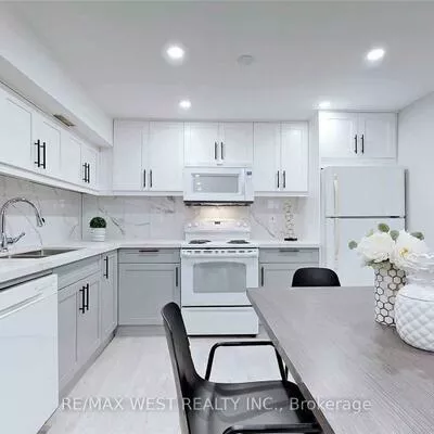 360, Dixon, Central Newmarket, Newmarket