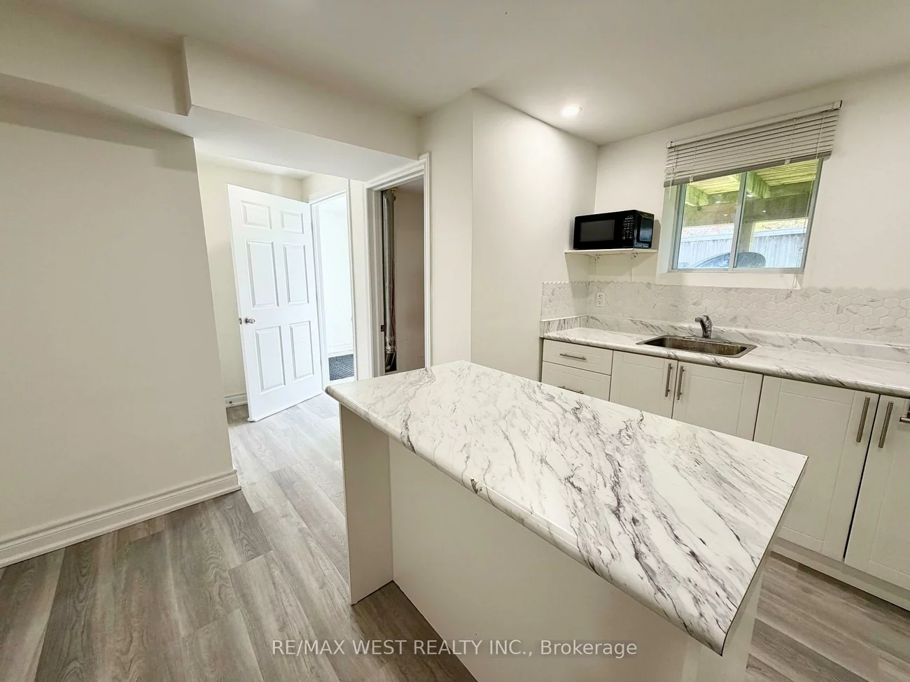858, Cassie, Armitage, Newmarket