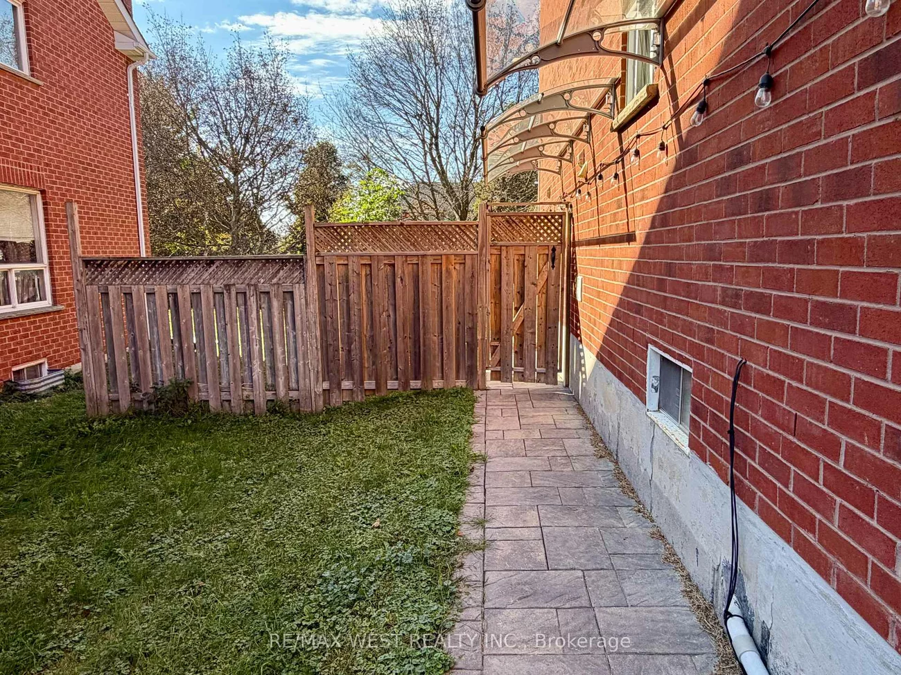 858, Cassie, Armitage, Newmarket