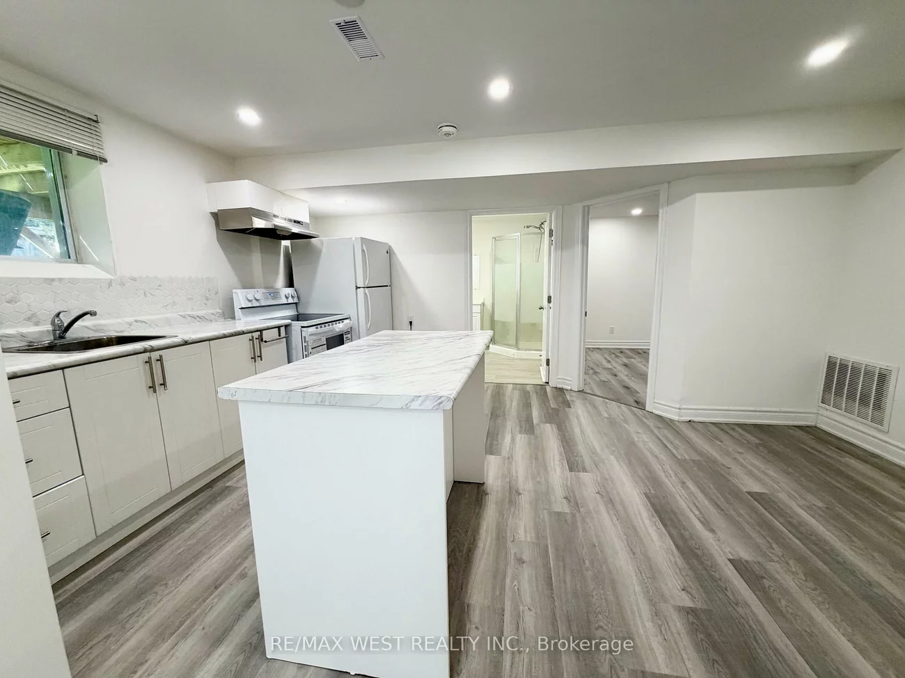 858, Cassie, Armitage, Newmarket