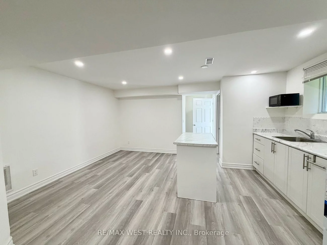 858, Cassie, Armitage, Newmarket