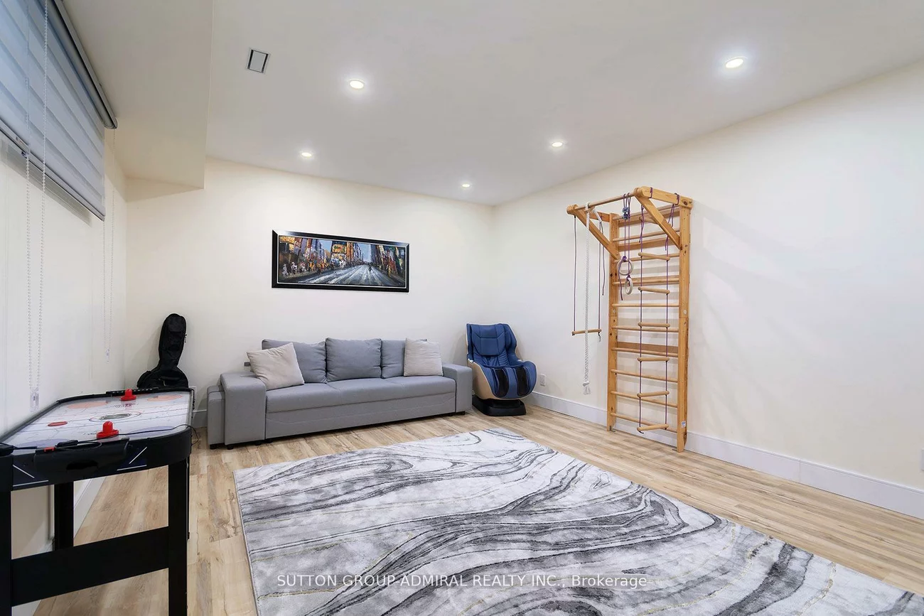 582, Gorham, Gorham-College Manor, Newmarket