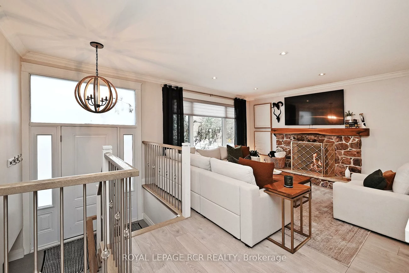 93, Queen, Central Newmarket, Newmarket