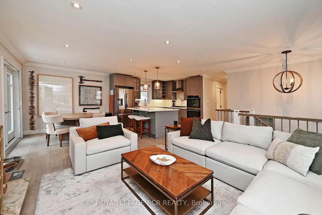 93, Queen, Central Newmarket, Newmarket