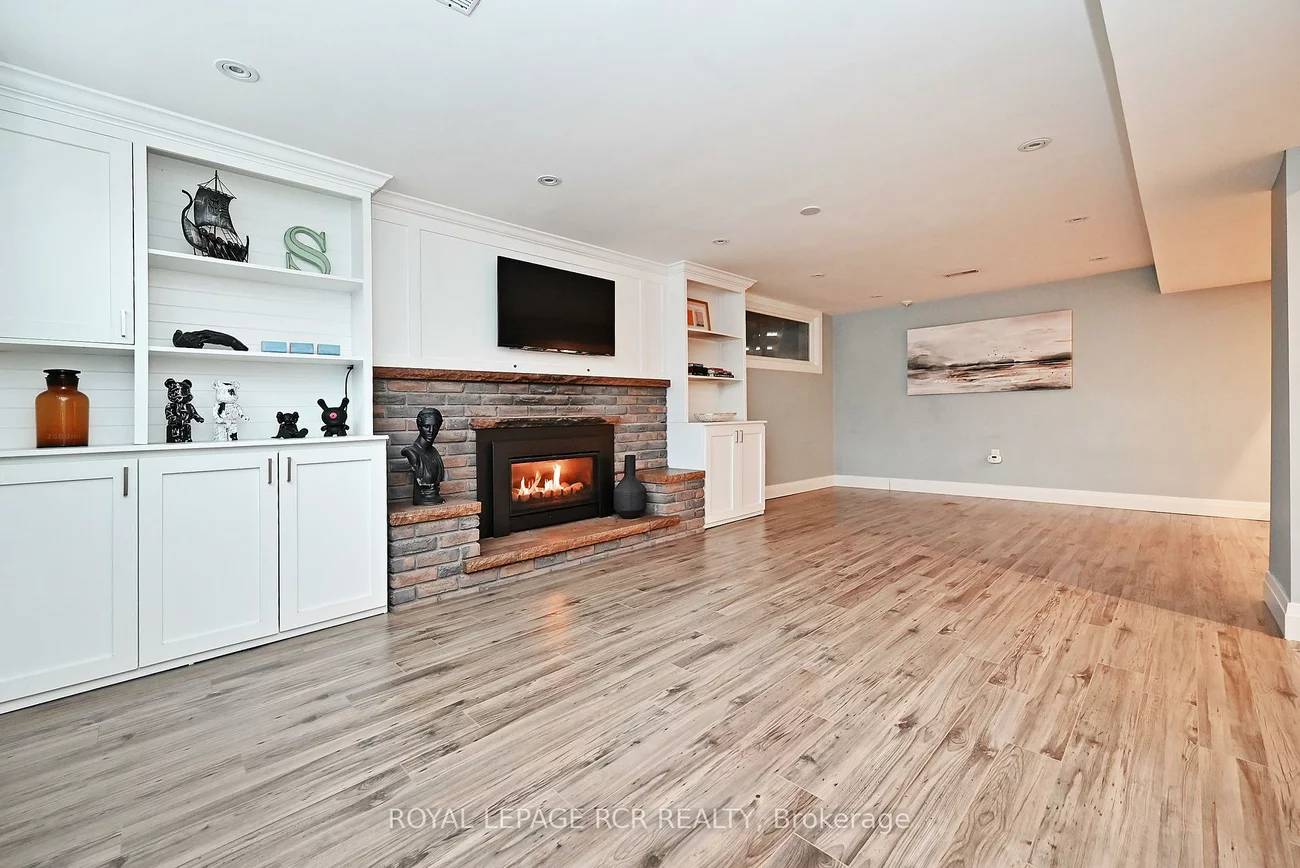 93, Queen, Central Newmarket, Newmarket