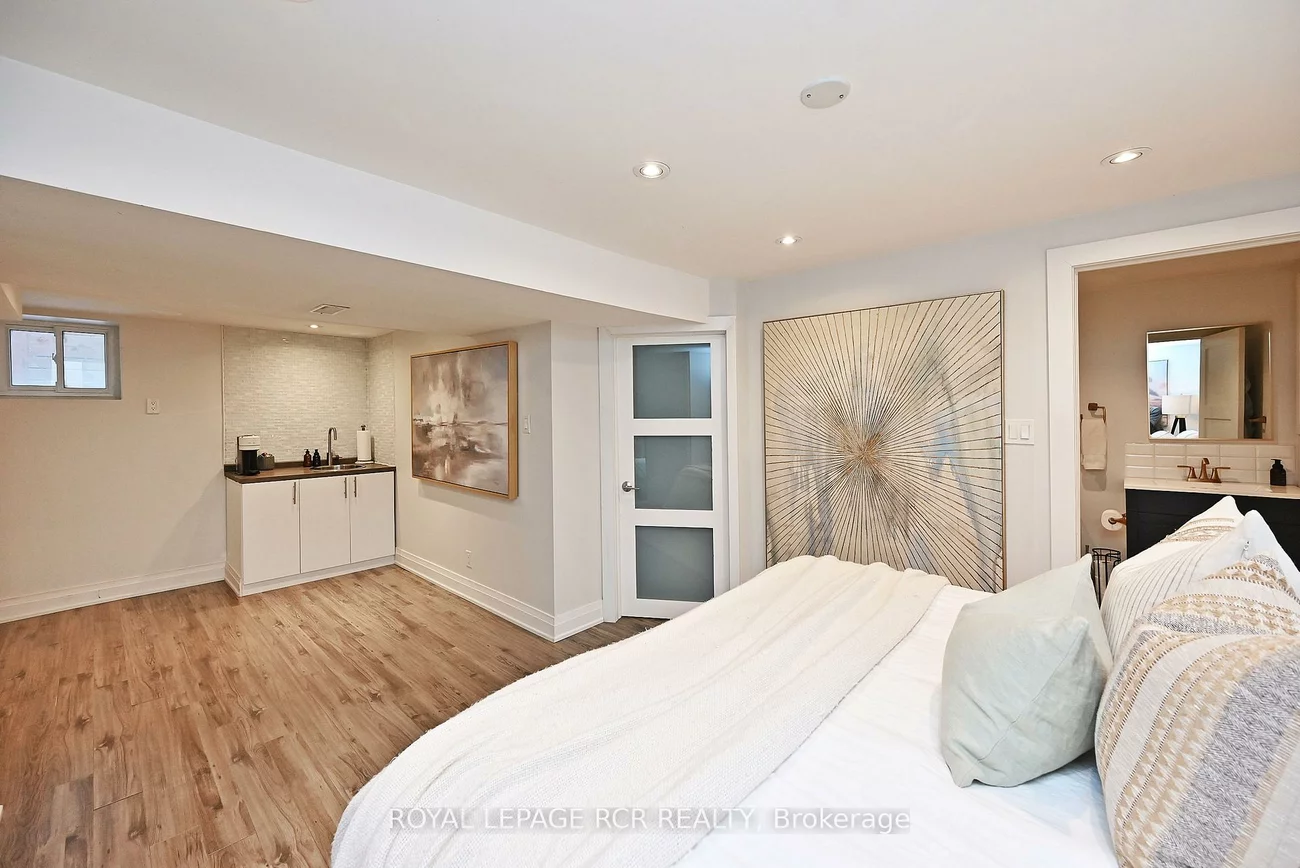 93, Queen, Central Newmarket, Newmarket