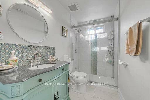374, Borden, Central Newmarket, Newmarket