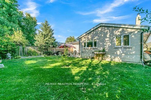 374, Borden, Central Newmarket, Newmarket