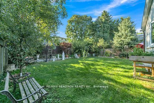 374, Borden, Central Newmarket, Newmarket