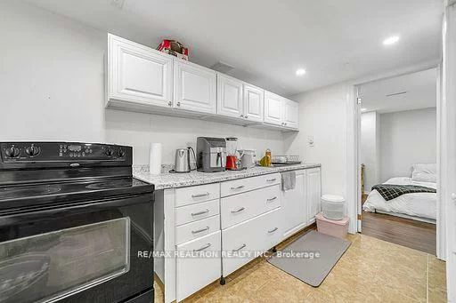 374, Borden, Central Newmarket, Newmarket