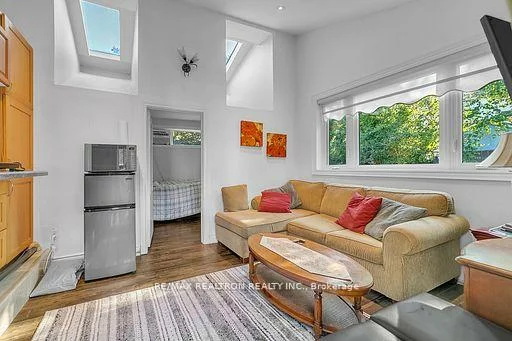 374, Borden, Central Newmarket, Newmarket