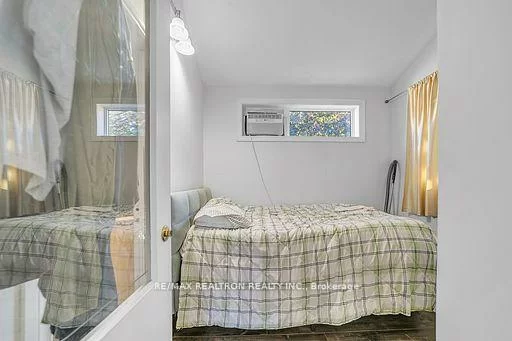374, Borden, Central Newmarket, Newmarket