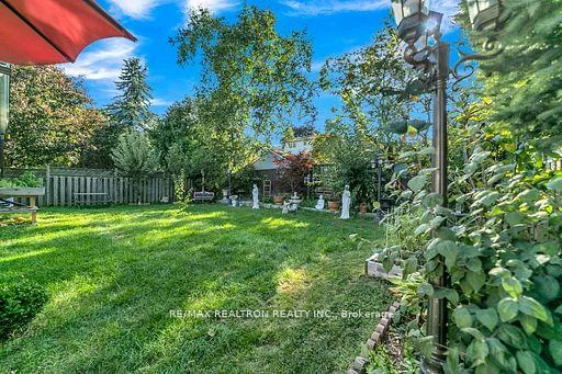 374, Borden, Central Newmarket, Newmarket