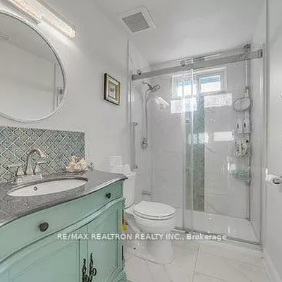 374, Borden, Central Newmarket, Newmarket